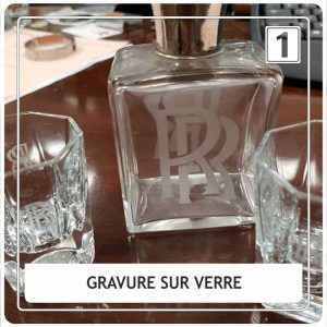 bouteille et verre gravés